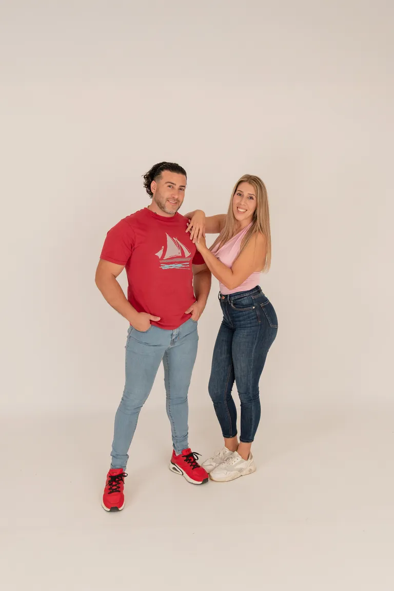 Óscar y Alba, quienes acompañan el cruce